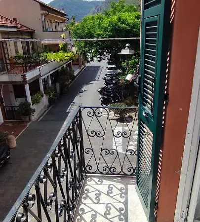 Vakantiehuis Ideale Per Escursionisti, A Pochi Minuti Dal Mare E Dalle Falesie- Casa Celeste *